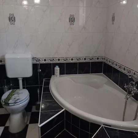 Apartmán Akacvirag Airport Viki Apartman *