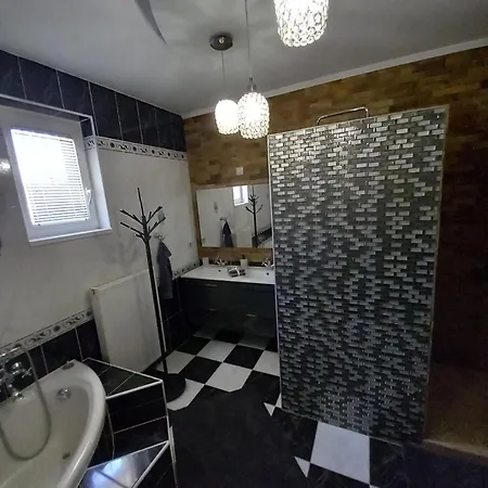 Apartmán Akacvirag Airport Viki Apartman *