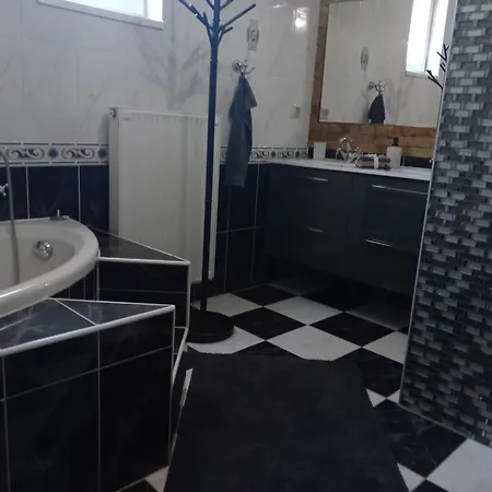 Akacvirag Airport Viki Apartman *